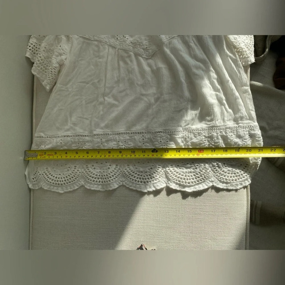 Embroidered White Feminine Eyelet Scalloped Edge T-Shirt Size M - Picture 12 of 13